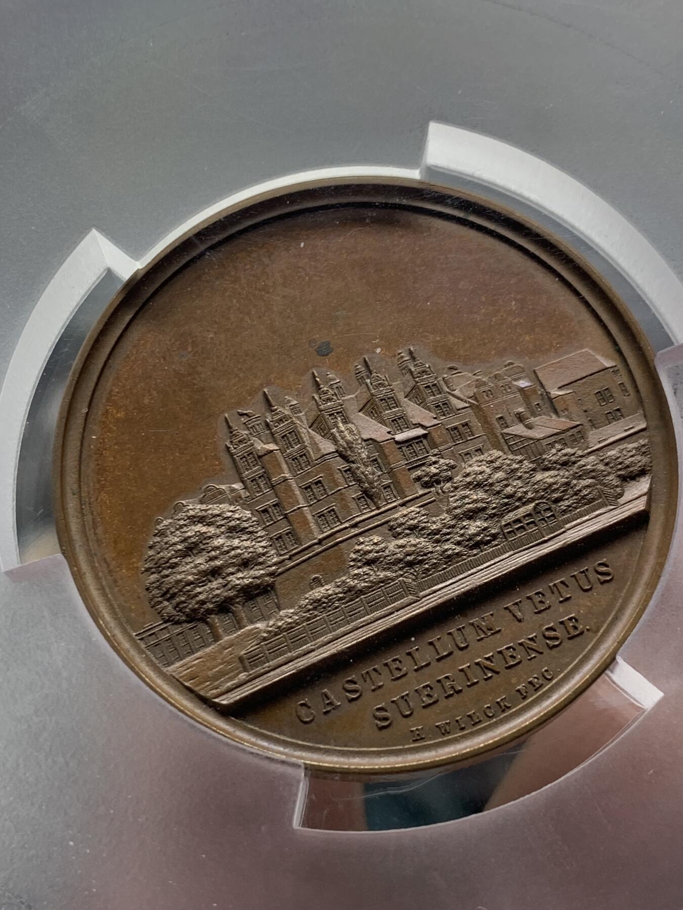 《竞宝斋》第327场 周日，周一，2场连拍 （全场包邮） PCGS SP64 德国 1857 梅克伦堡 什未林城堡新建纪念铜章 双面高浮雕 正反新旧城堡对比 细节满满 大盒封装不可多得