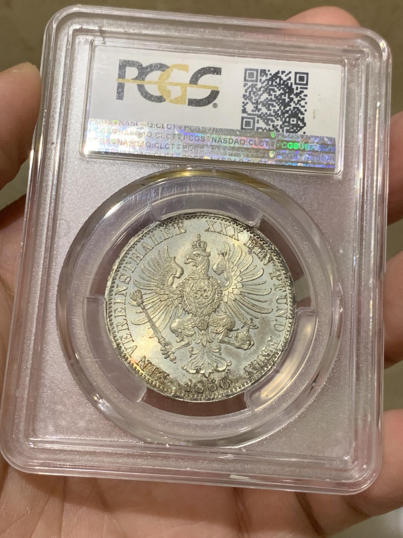 《竞宝斋》第327场 周日，周一，2场连拍 （全场包邮） PCGS MS66 1866年德国普鲁士普奥战争胜利纪念流通1泰勒 蓝绿环彩包浆 不可多得的状态