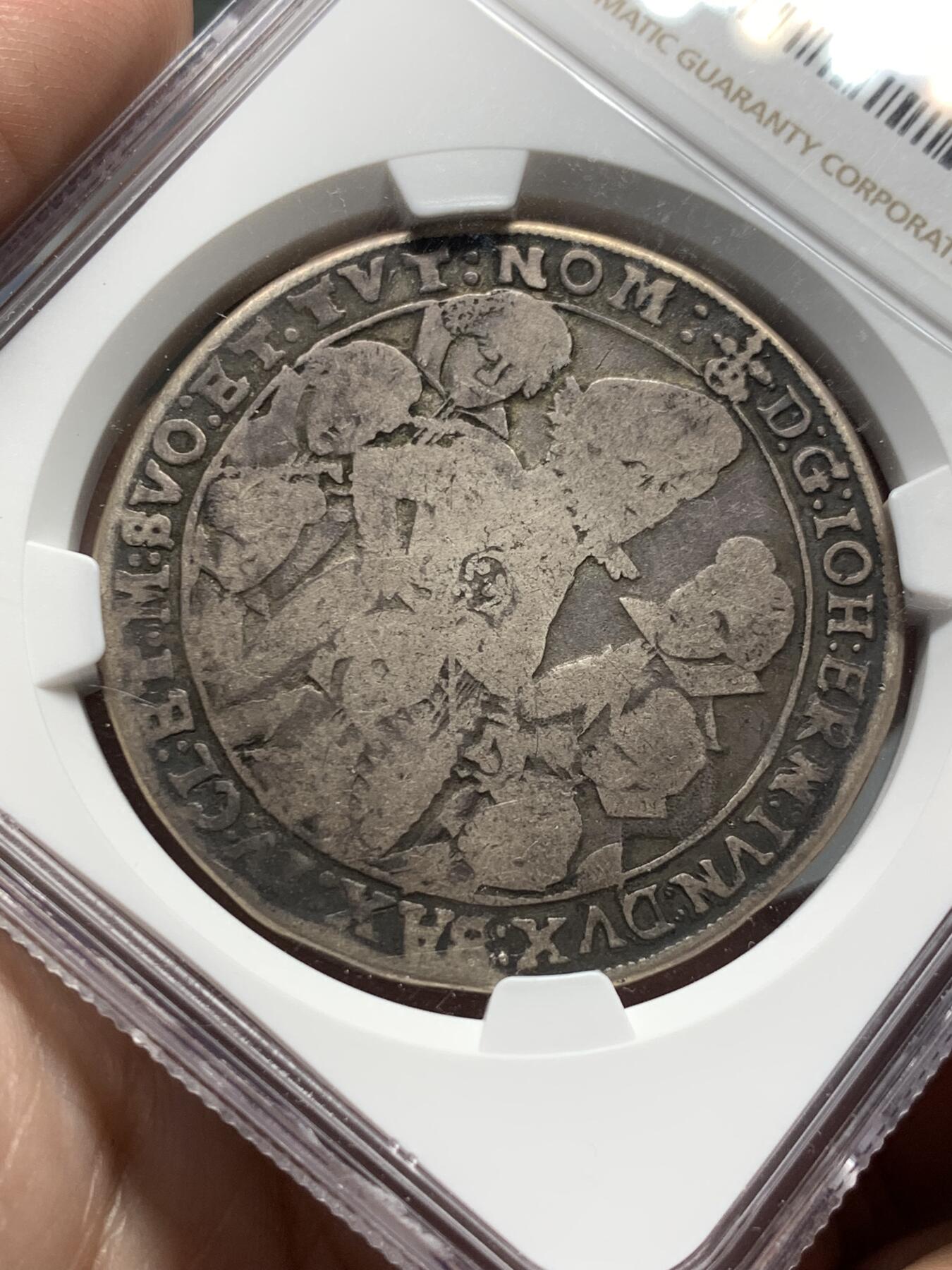 《竞宝斋》第327场 周日，周一，2场连拍 （全场包邮） 第三名 NGC VG10 德国 萨克森 1618年 约翰恩斯特和的七兄弟 大泰勒银币 此款外拍就没见过低于300欧的 入盒有分的也没见过