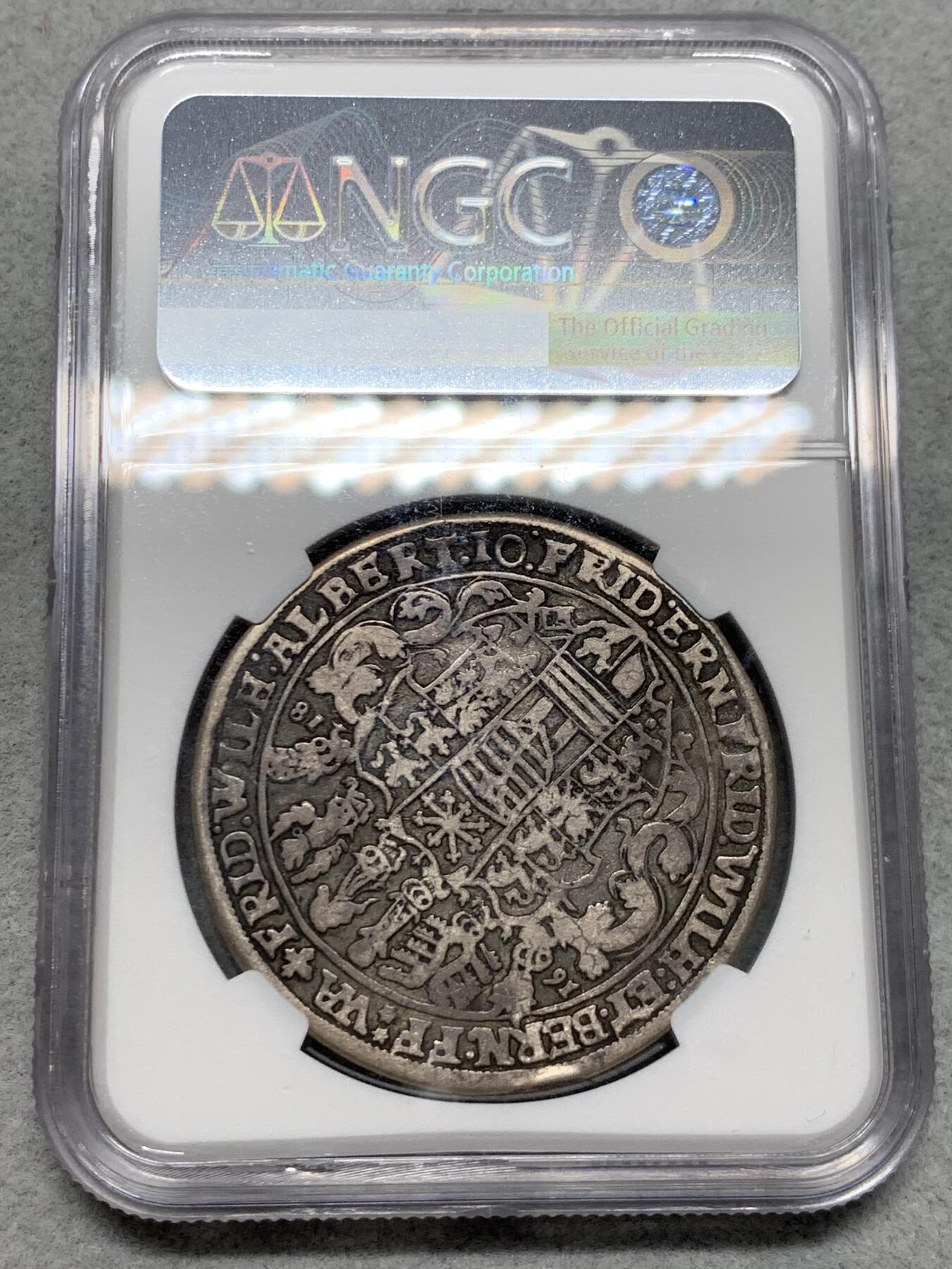 《竞宝斋》第327场 周日，周一，2场连拍 （全场包邮） 第三名 NGC VG10 德国 萨克森 1618年 约翰恩斯特和的七兄弟 大泰勒银币 此款外拍就没见过低于300欧的 入盒有分的也没见过
