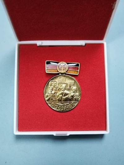 盛世勋华——号角文化勋章邮票专场拍卖第281期 - 东德建国30周年纪念奖章 带原盒