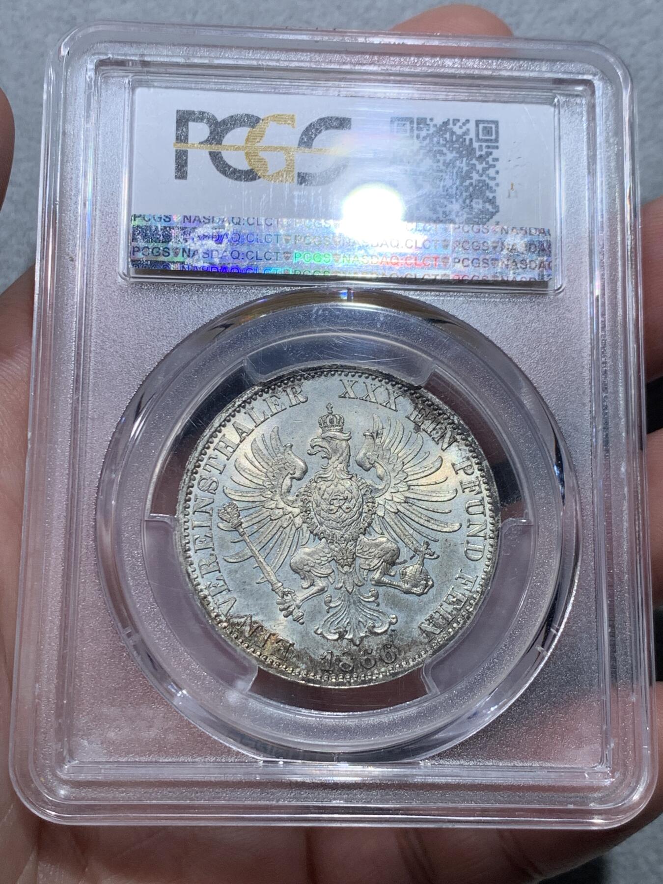 《竞宝斋》第327场 周日，周一，2场连拍 （全场包邮） PCGS MS66 1866年德国普鲁士普奥战争胜利纪念流通1泰勒 蓝绿环彩包浆 不可多得的状态