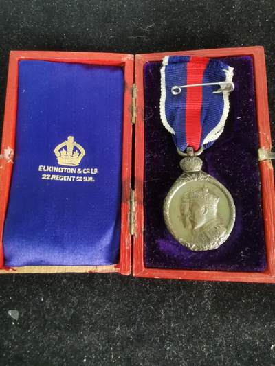 老王徽章第七十六期 - 英国少见爱德华七世1902年加冕纪念章   925银材质   带原盒（盒子有损）