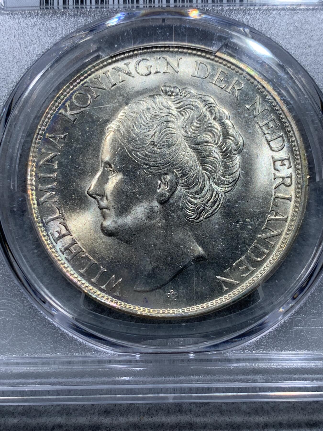 《竞宝斋》第327场 周日，周一，2场连拍 （全场包邮） PCGS MS65 荷属库拉索 1944年2.5盾大银币，一年版。十字曝光，状态极佳。更高分仅有4枚。HA拍卖P盒同分合人民币1864元成交