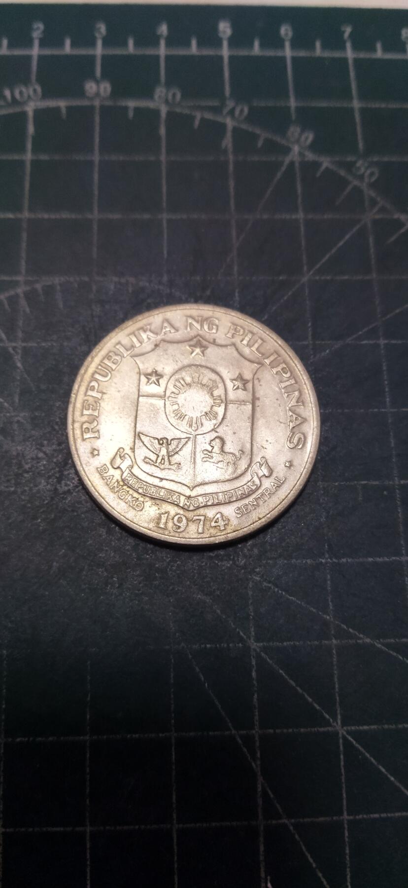 外国硬币初藏2024年第18场 菲律宾1比索大镍币1974年直径33.5mm。