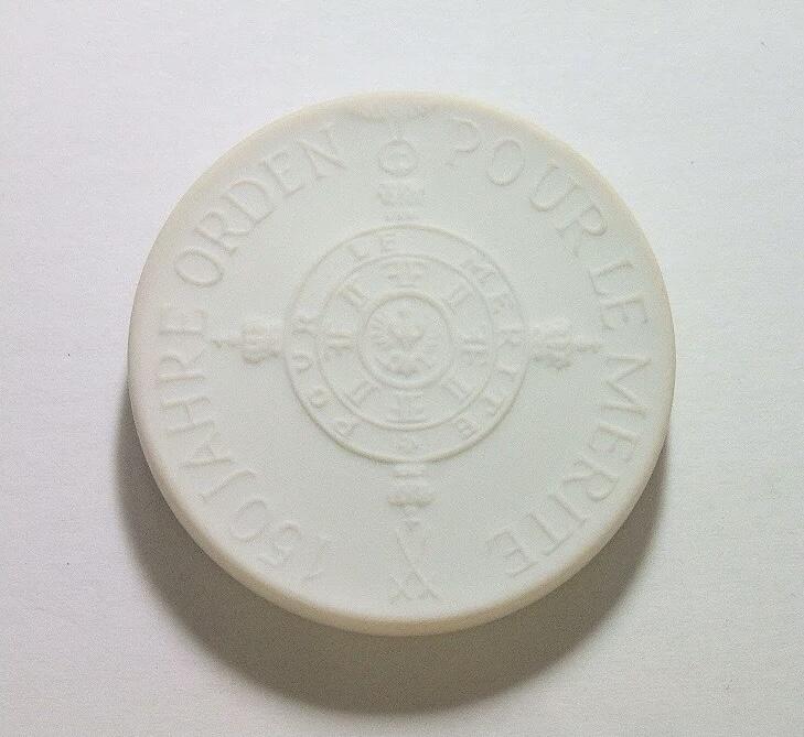 德国大物理学家 X光之父伦琴 白色高浮雕大陶章 40MM