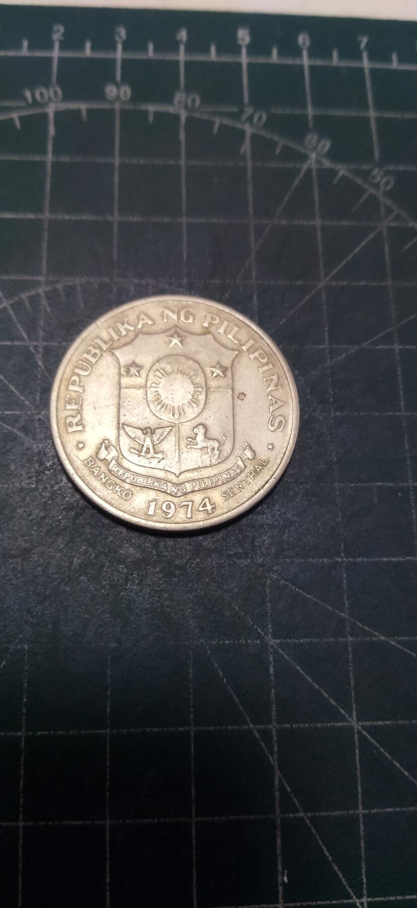 外国硬币初藏2024年第18场 菲律宾1比索大镍1974年直径33.5mm。