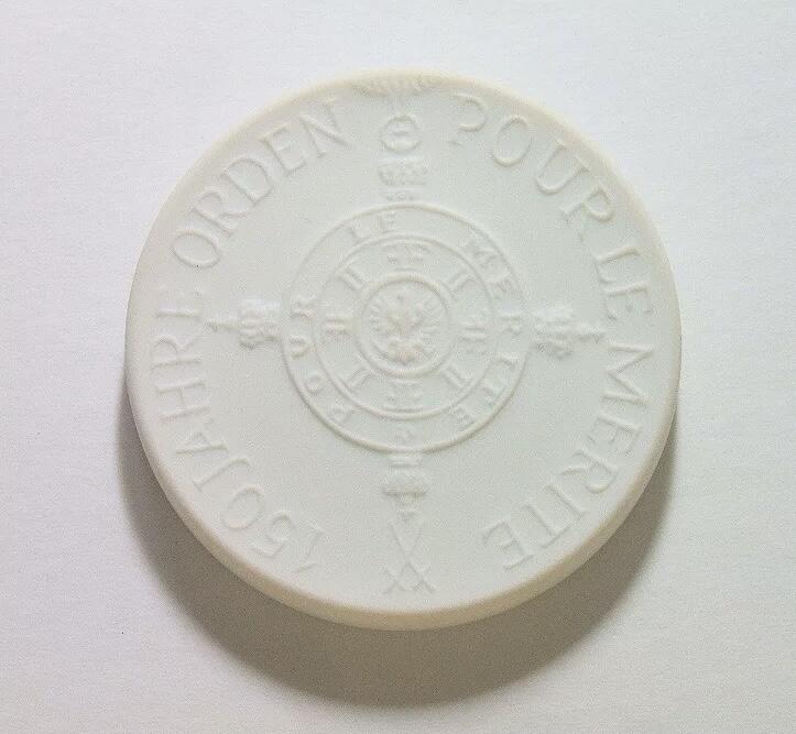 瑞典大物理学家迈特纳 白色高浮雕大陶章 40MM