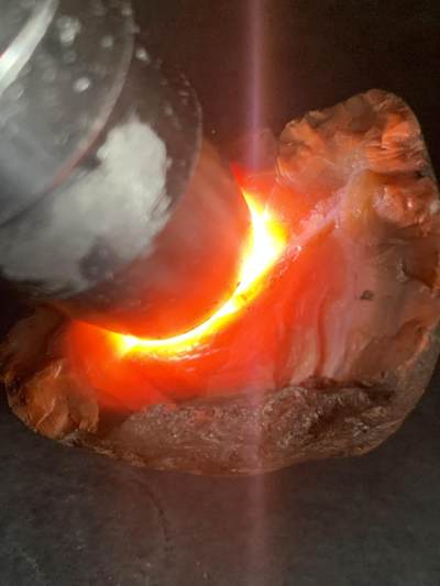 精美开窗料铁皮南红玛瑙原石一颗， 精美开窗料铁皮南红玛瑙原石一颗，