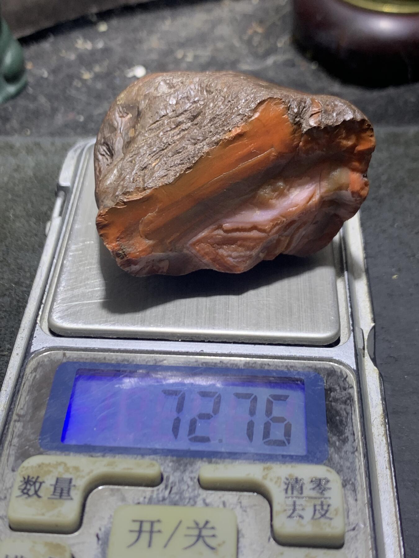 精美开窗料铁皮南红玛瑙原石一颗，
