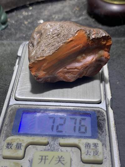 精美开窗料铁皮南红玛瑙原石一颗， 精美开窗料铁皮南红玛瑙原石一颗，