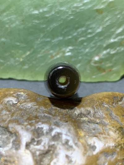 精美亚光高玉化天地巴西玛瑙手工俏色巧雕无相佛意境桶珠一个！ 精美亚光高玉化天地巴西玛瑙手工俏色巧雕无相佛意境桶珠一个！