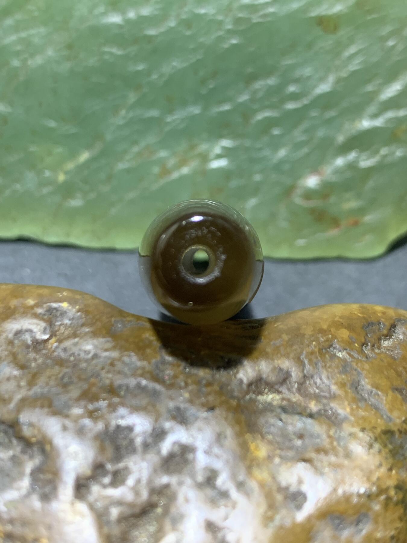 精美亚光高玉化天地巴西玛瑙手工俏色巧雕无相佛意境桶珠一个！