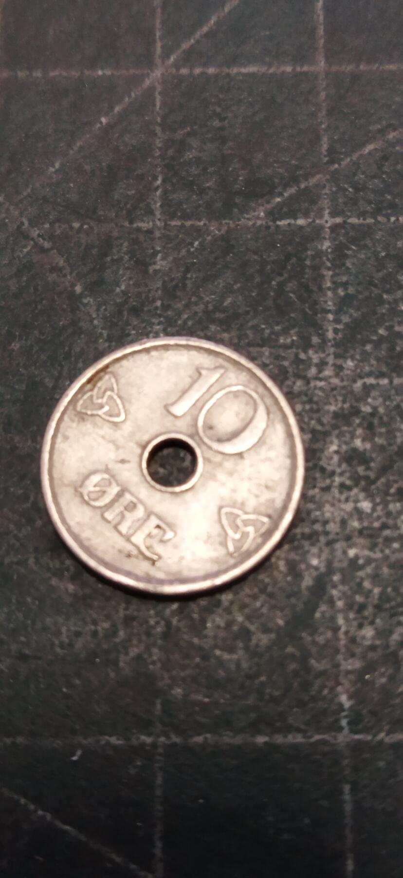 外国硬币初藏2024年第18场 挪威10欧尔镍币1951年。