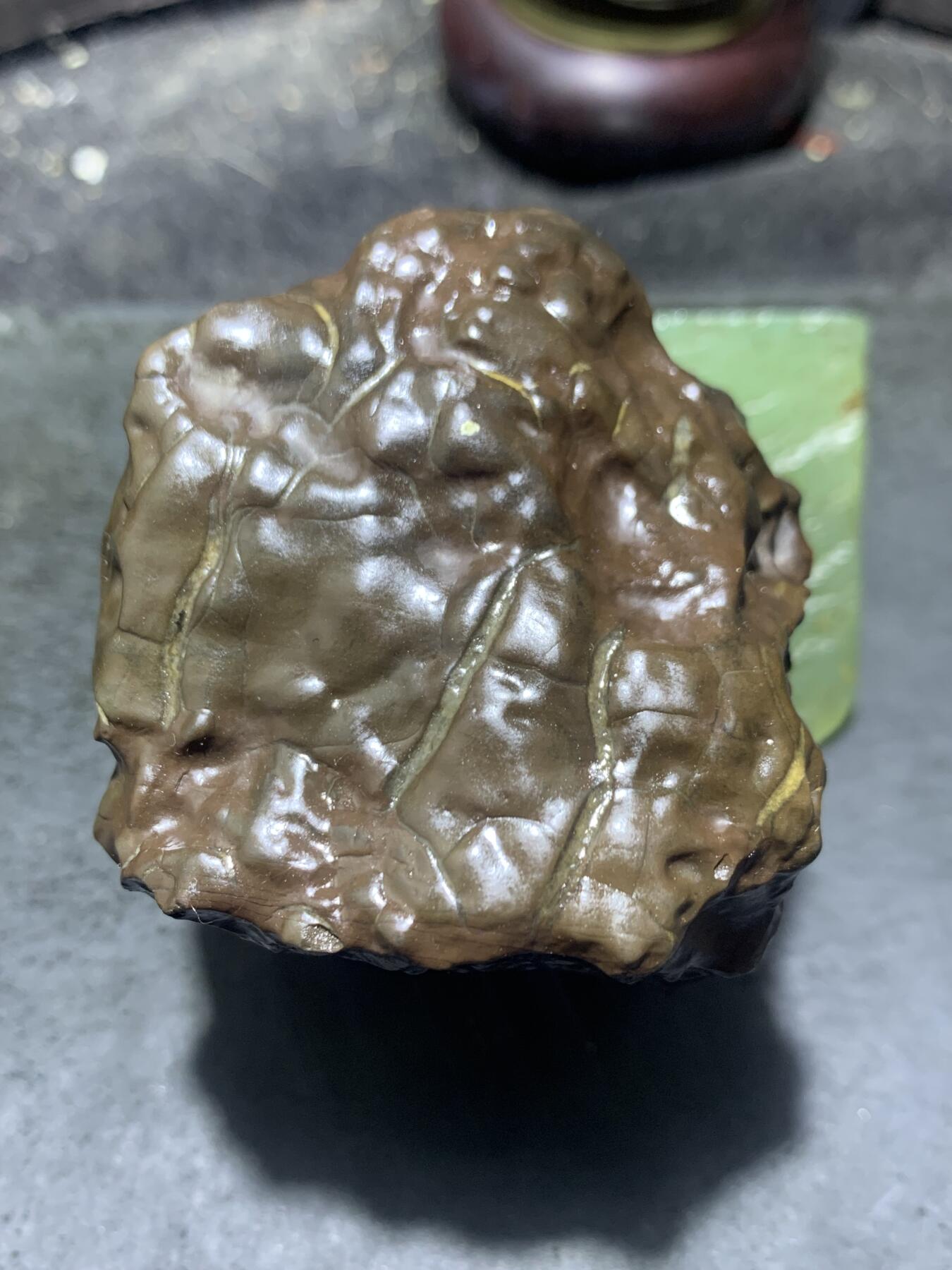 精美新疆风化，龟裂纹泥石原石把件（镇纸，摆件） 一块