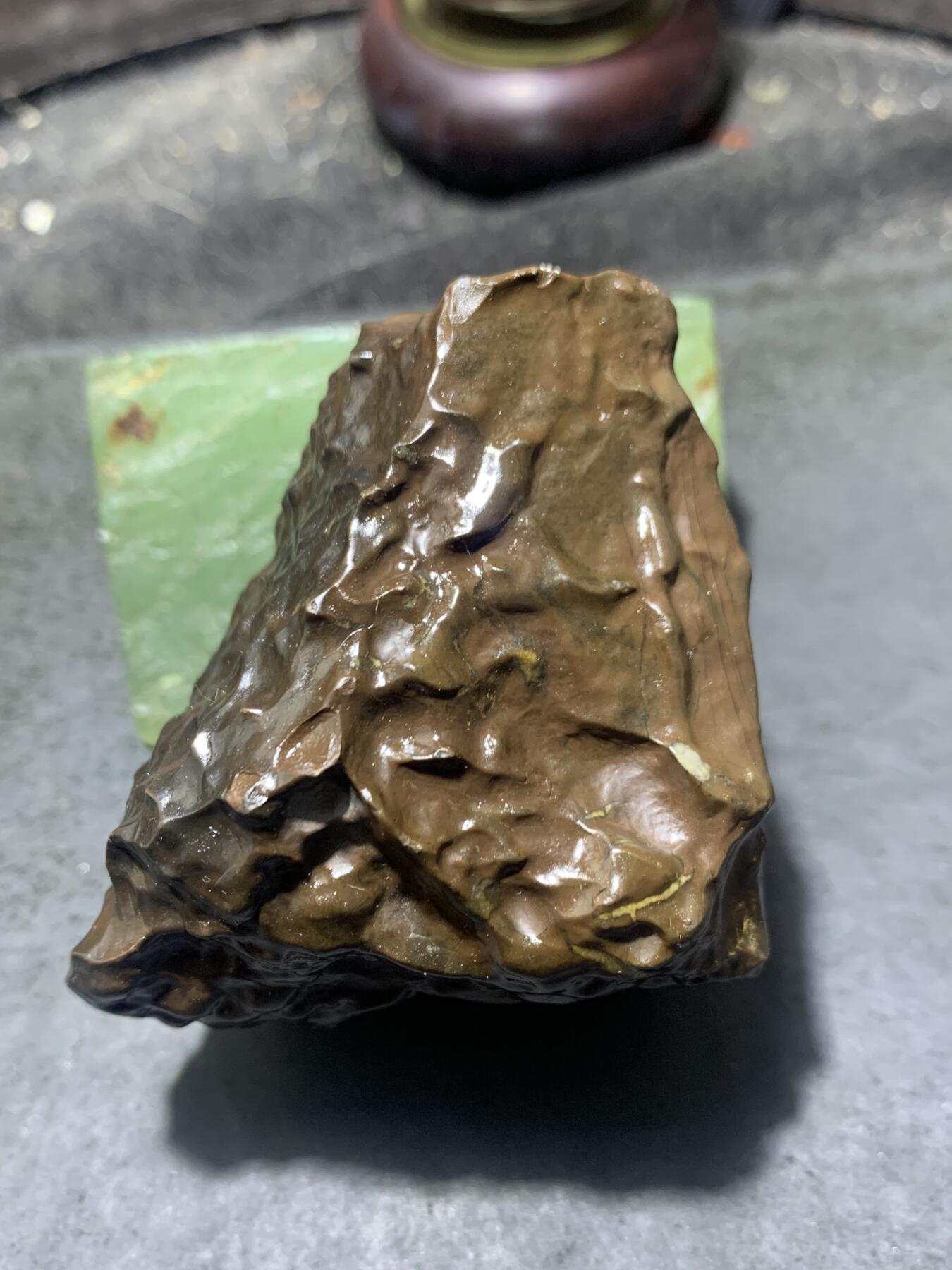 精美新疆风化，龟裂纹泥石原石把件（镇纸，摆件） 一块