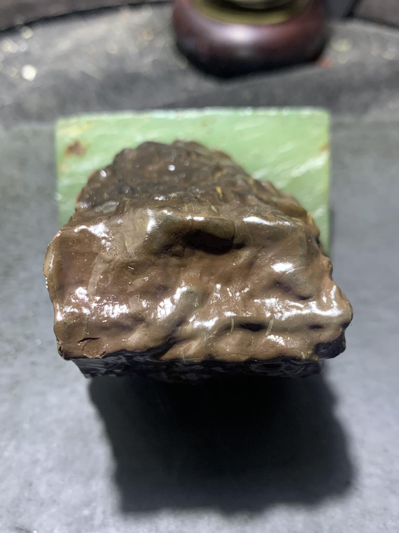 精美新疆风化，龟裂纹泥石原石把件（镇纸，摆件） 一块