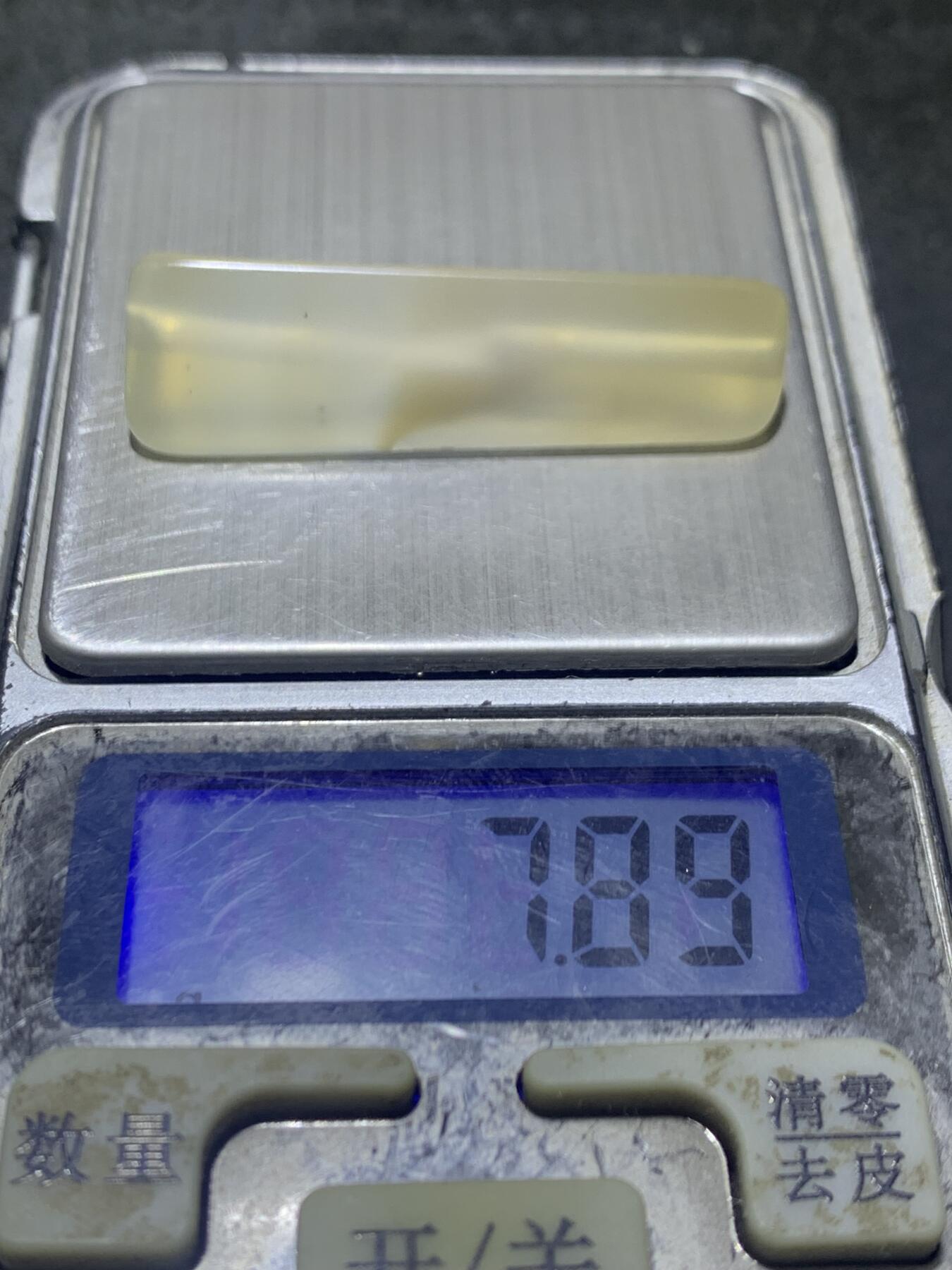 精美高玉化亚光海洋玉髓手工俏色巧雕苦修人意境三棱桶珠一个！
