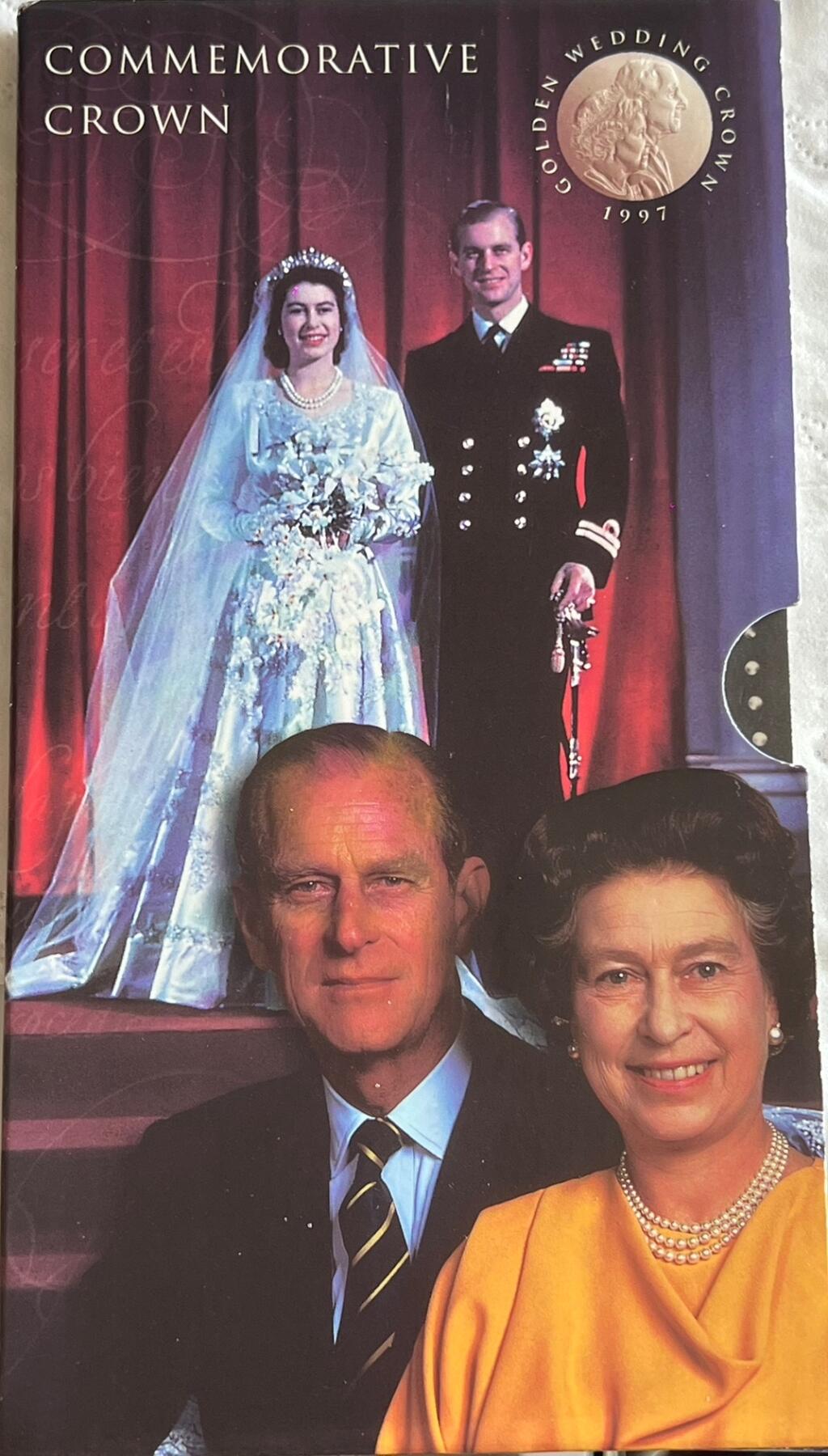 英国5英镑克朗纪念币,纪念1997年英国女王伊丽莎白二世结婚50周年。