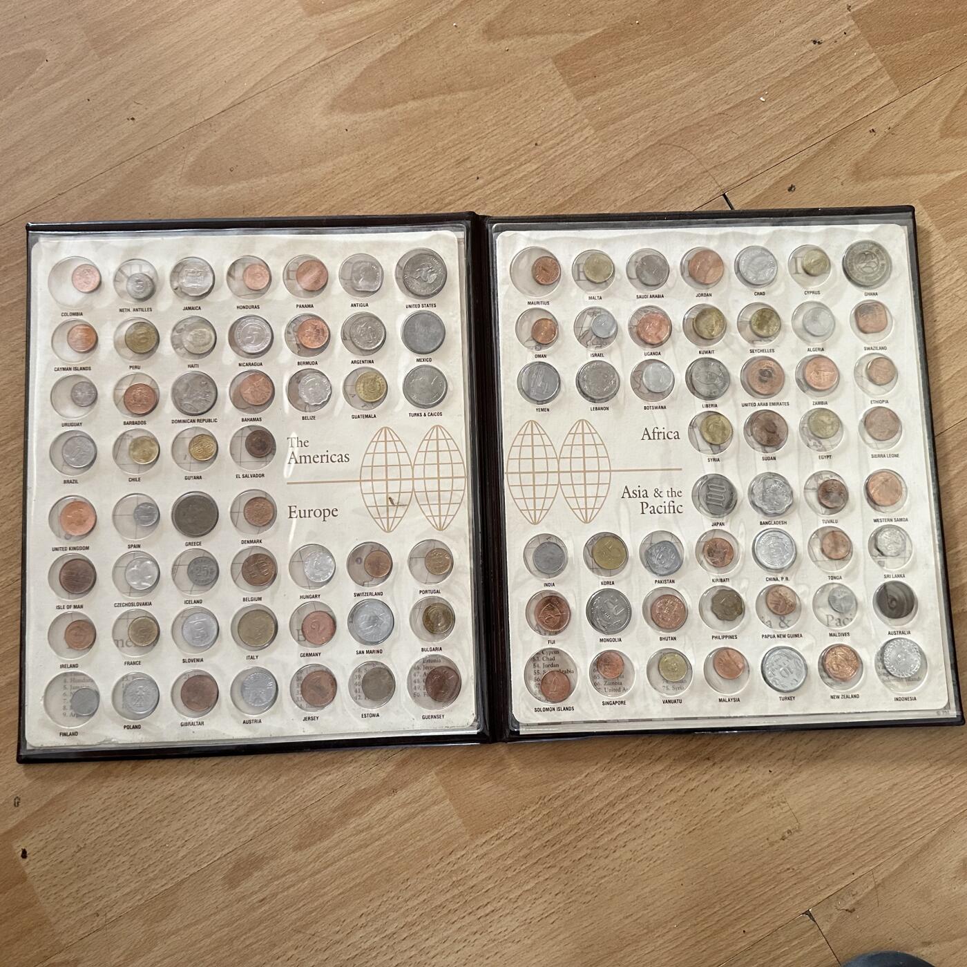 🌹外币初藏🌹🐯第100场 感谢诸友支持捧场！本期全场包邮！ 海外版百国硬币纪念册 有高值币比国内的好的多