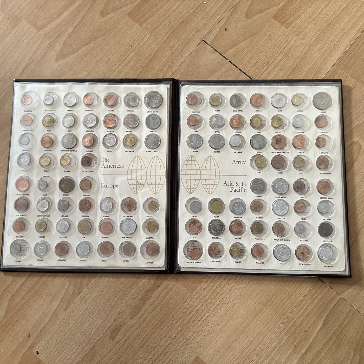 🌹外币初藏🌹🐯第100场 感谢诸友支持捧场！本期全场包邮！ 海外版百国硬币纪念册 有高值币比国内的好的多