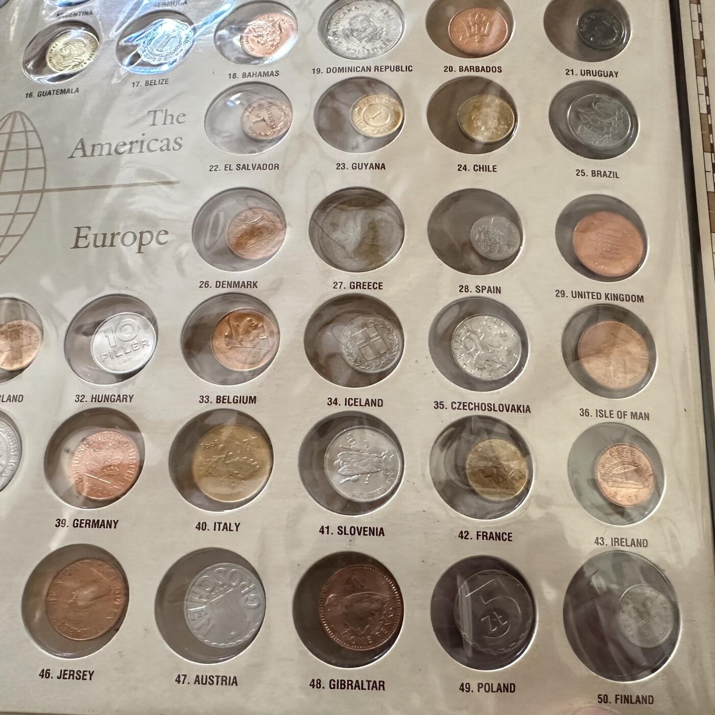 🌹外币初藏🌹🐯第100场 感谢诸友支持捧场！本期全场包邮！ 海外版百国硬币纪念册 有高值币比国内的好的多