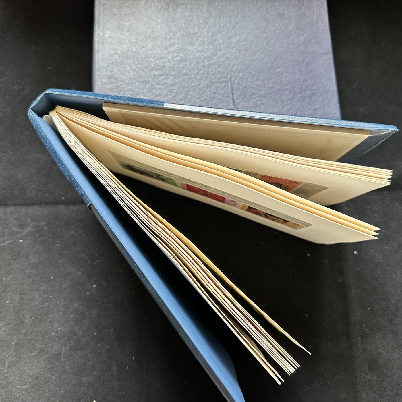 🌹外币初藏🌹🐯第100场 感谢诸友支持捧场！本期全场包邮！ 1977年女王银禧英联邦纪念邮票全册 像一本书应该所有英联邦的都在了