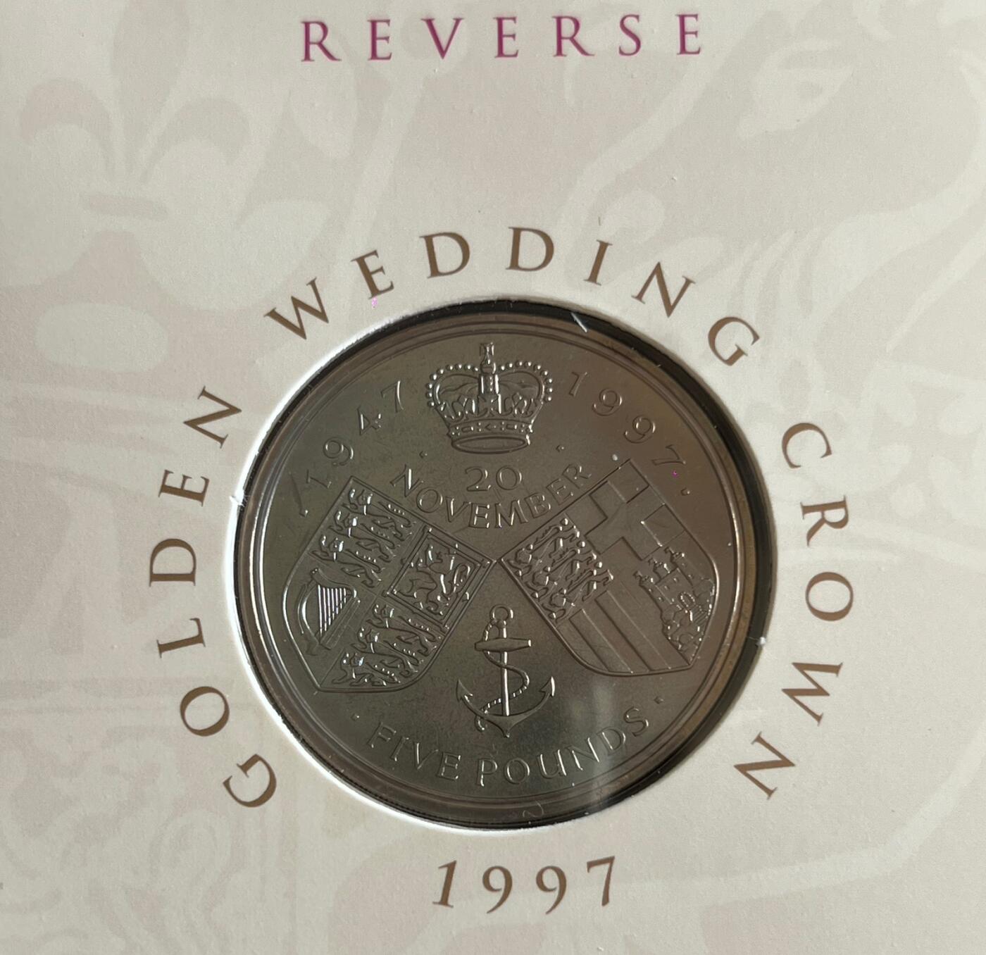 英国5英镑克朗纪念币,纪念1997年英国女王伊丽莎白二世结婚50周年。