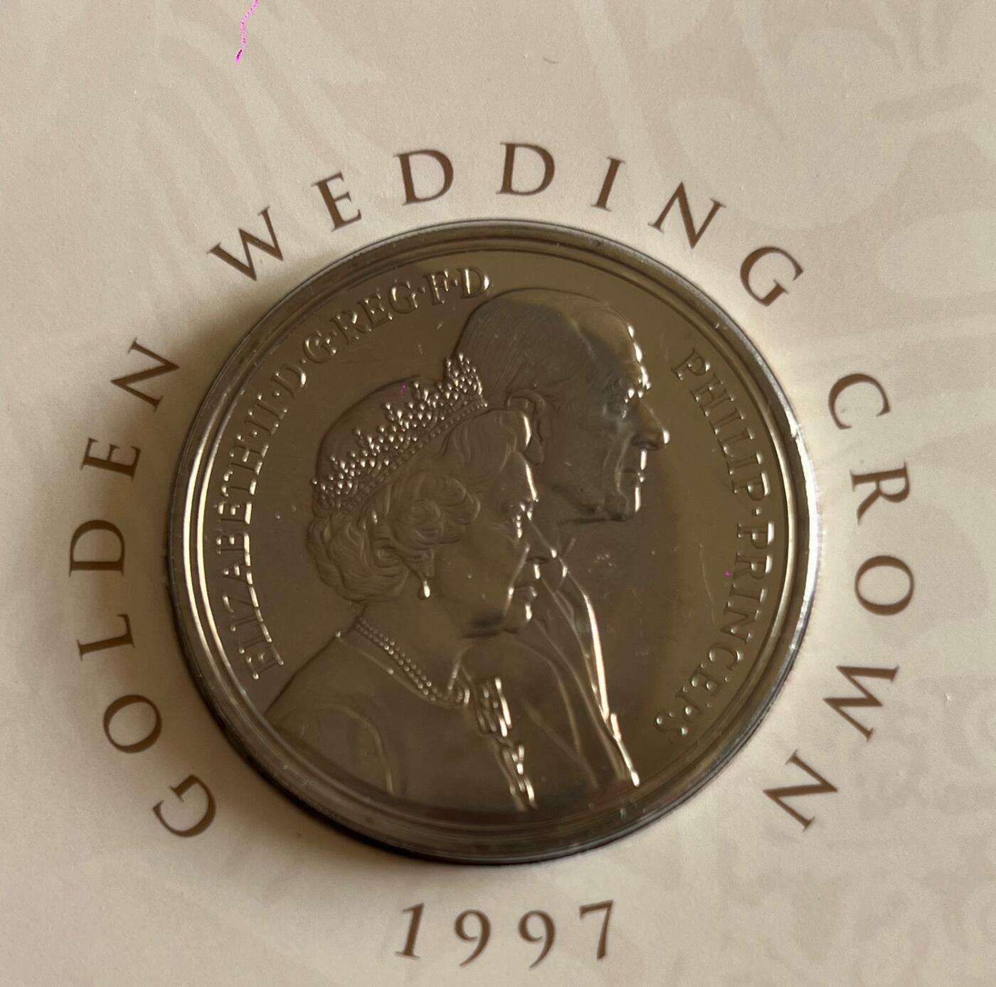 英国5英镑克朗纪念币,纪念1997年英国女王伊丽莎白二世结婚50周年。