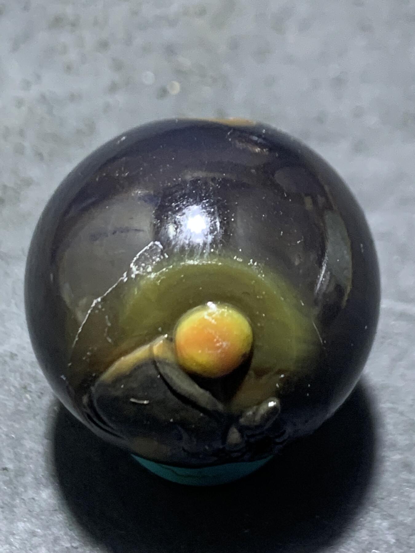 亚光战国红玛瑙手工俏色巧雕一心向佛随形通货圆珠一颗！