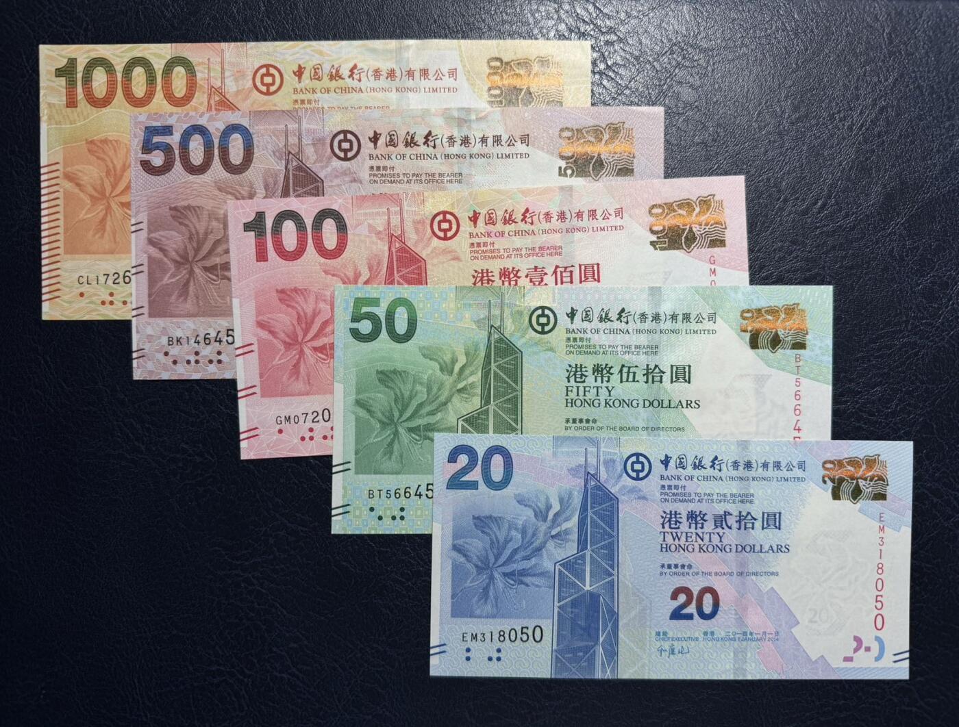 收藏联盟Quantum Auction 第392期拍卖  香港中国银行2013-14年20到1000元 品相UNC 1000元为UNC-  500元一角轻微瑕疵