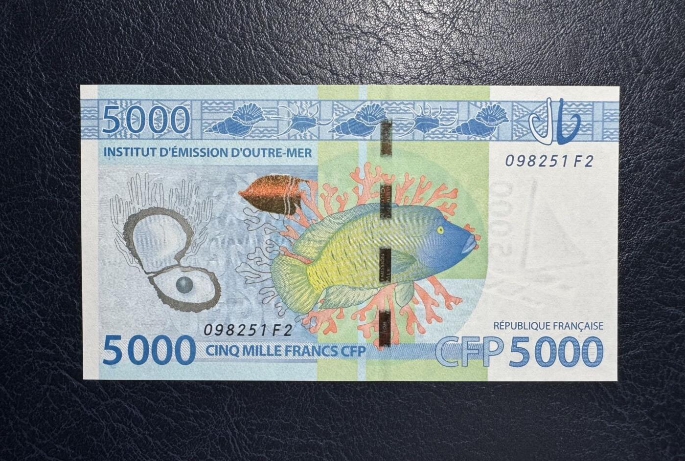 收藏联盟Quantum Auction 第392期拍卖  法属太平洋2014年5000法郎 品相全新UNC 号码全程无347  稀少