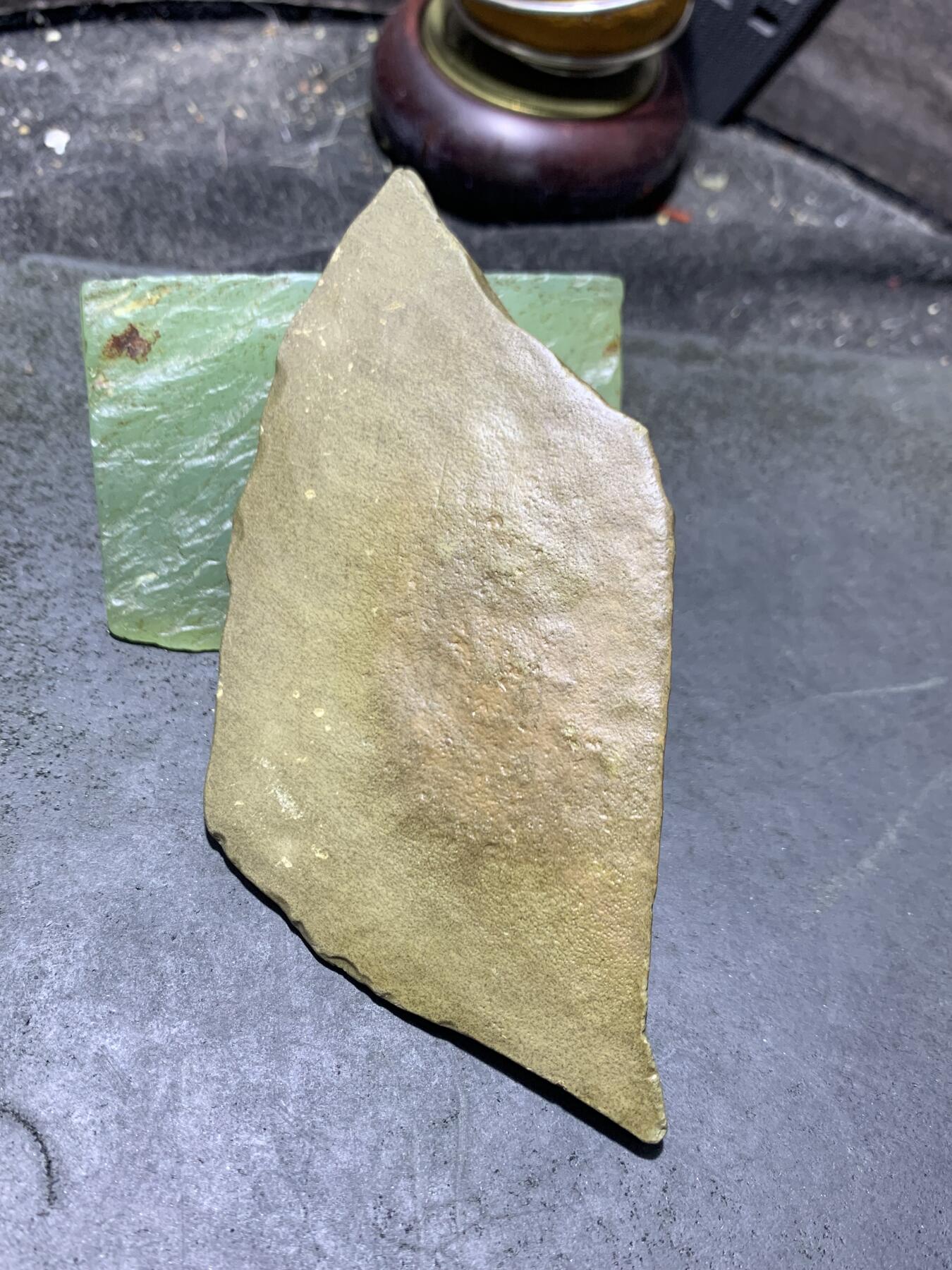 放福利，精美新疆皱皮绿泥石原石把件（镇纸，摆件）一块