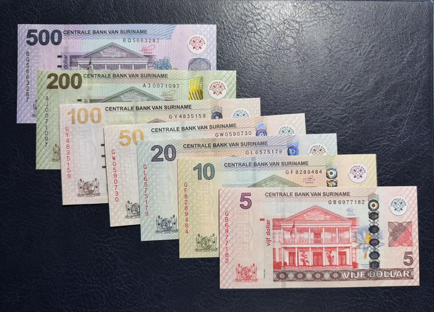 收藏联盟Quantum Auction 第392期拍卖  苏里南2012-2024年5到500元 品相全新UNC 200和500是首发冠且号码无4