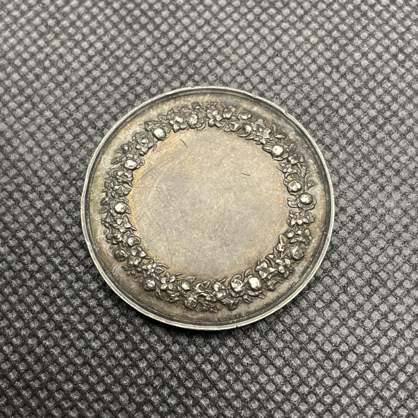 「木头集藏」章牌专场-第50期 法国婚礼银章  直径：33.5 mm，15.5 g，边铭：手指 ARGENT （1845-1860年）