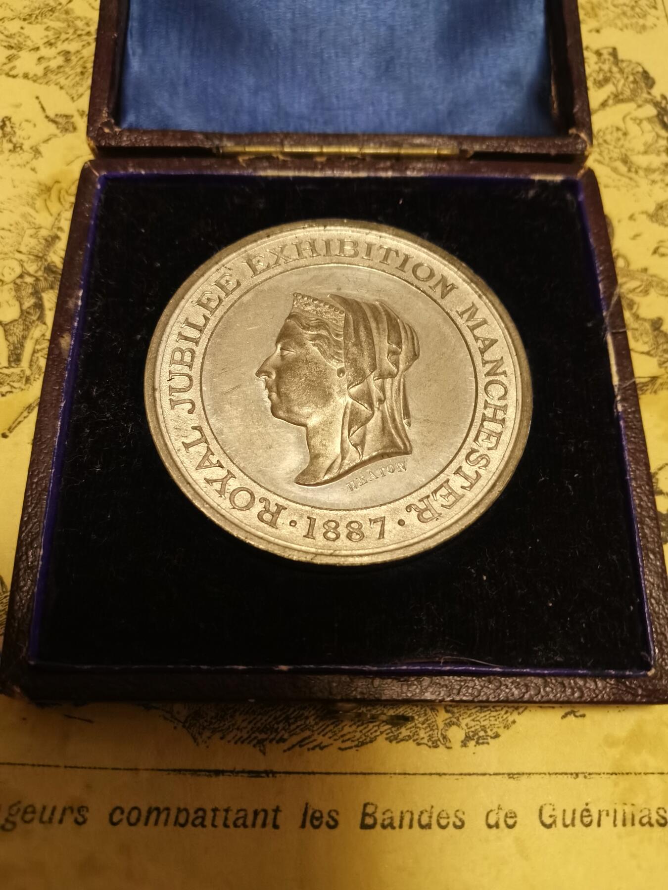勋章专拍 英国维多利亚女王1887加冕50周年纪念章原盒