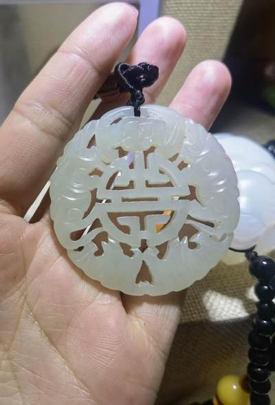 旧藏和田玉五福捧寿包浆细腻油润品相如图所示！尺寸:4.9cm*0.5cm克重:20g - 旧藏和田玉五福捧寿包浆细腻油润品相如图所示！尺寸:4.9cm*0.5cm克重:20g