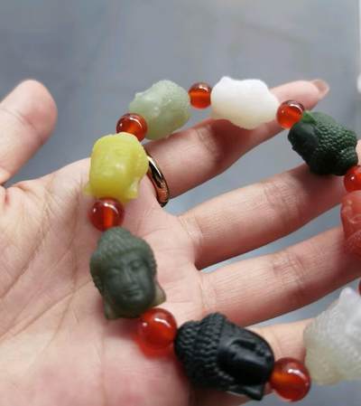 和田玉多宝观音手串颗颗精选各类和田玉，纯手工雕刻，玉质温润细腻，佩戴个性气质。 - 和田玉多宝观音手串颗颗精选各类和田玉，纯手工雕刻，玉质温润细腻，佩戴个性气质。