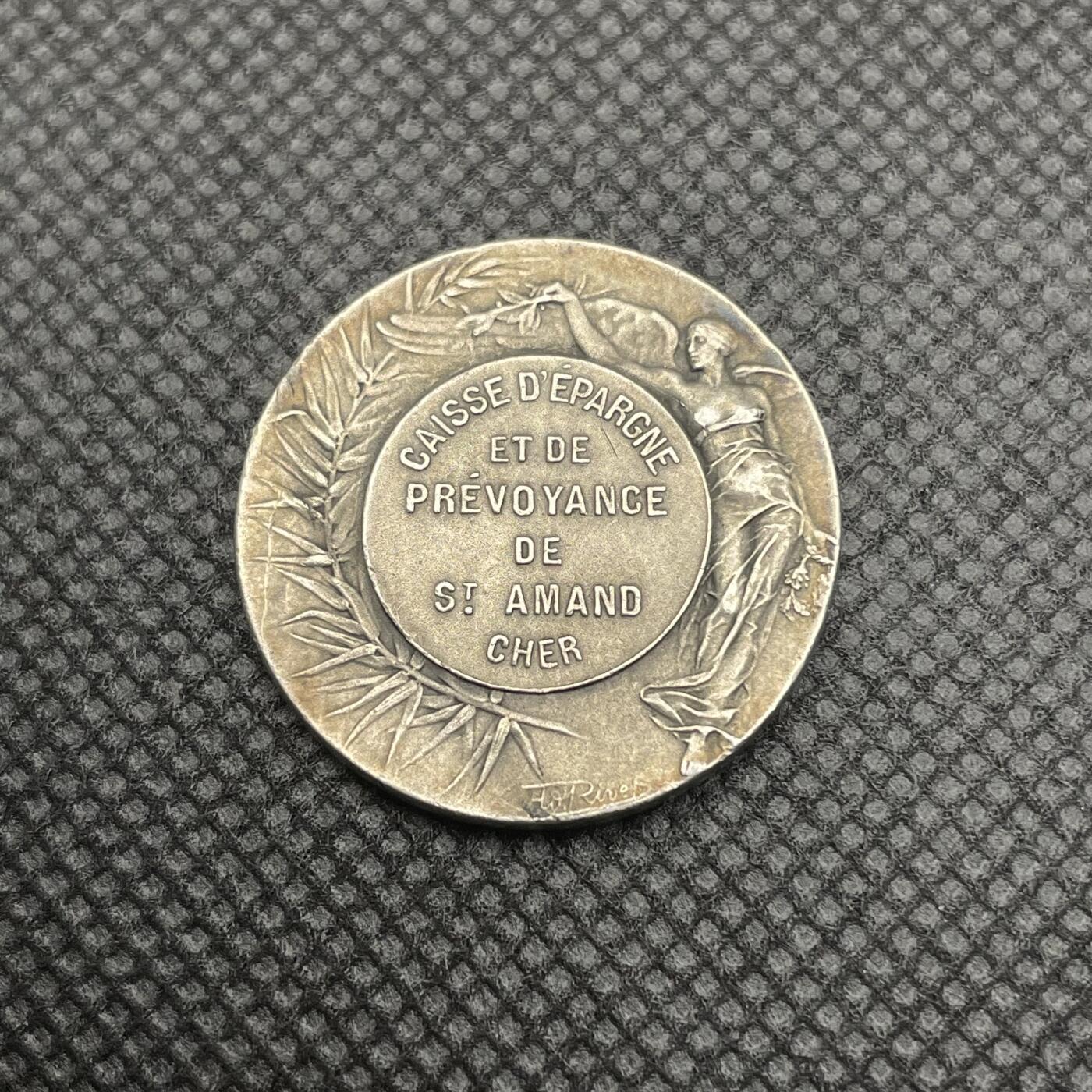 「木头集藏」章牌专场-第50期 Rivet～法国储蓄基金小银章  直径：26.5 mm，10 g，边铭：丰饶角 ARGENT