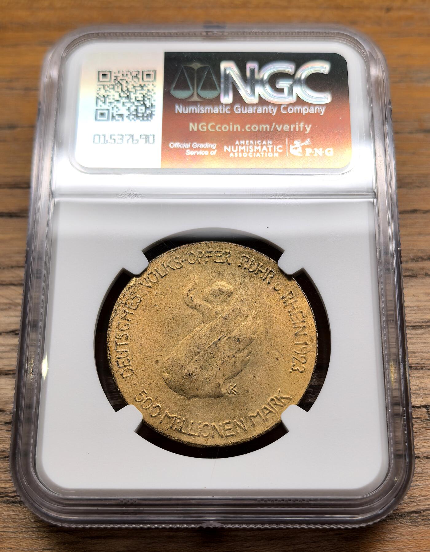 凡希社世界钱币微拍第二百九十期 1923德紧鲁尔与莱茵兰5亿马克NGC-MS65，币面描绘了普罗米修斯正被鹰啄食肝脏，象征通胀给德国社会带来的极大痛苦。。