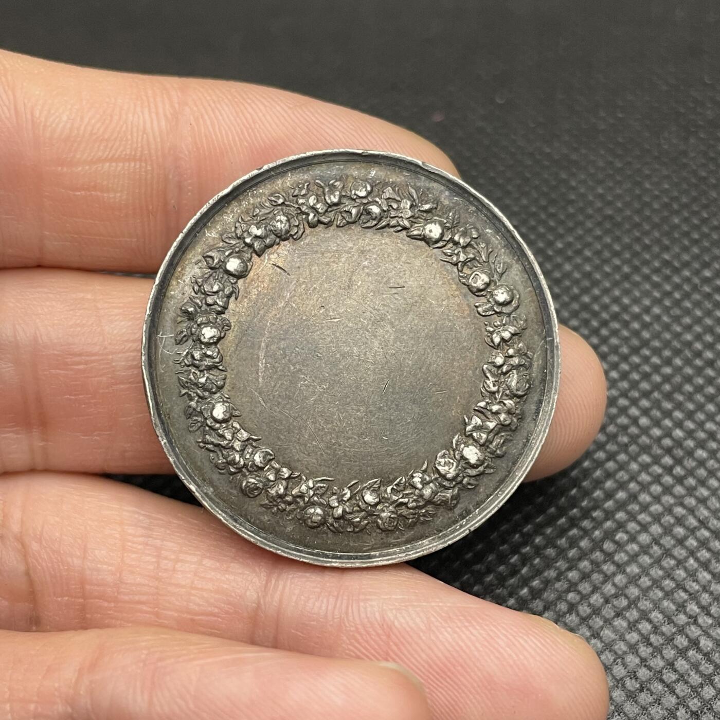 「木头集藏」章牌专场-第50期 法国婚礼银章  直径：33.5 mm，15.5 g，边铭：手指 ARGENT （1845-1860年）