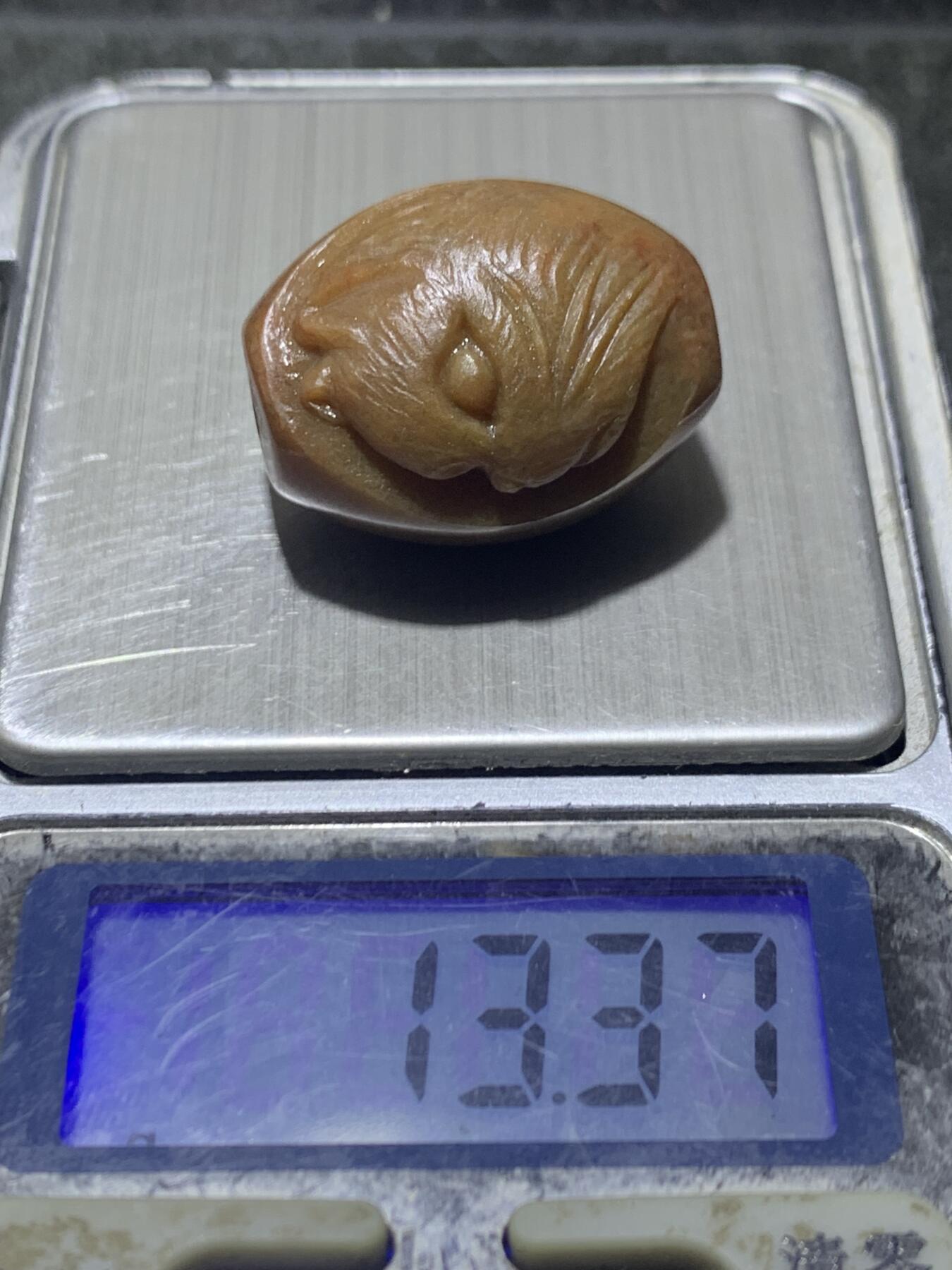 精美亚光冻料战国红玛瑙手工雕刻招财猫桶珠一颗
