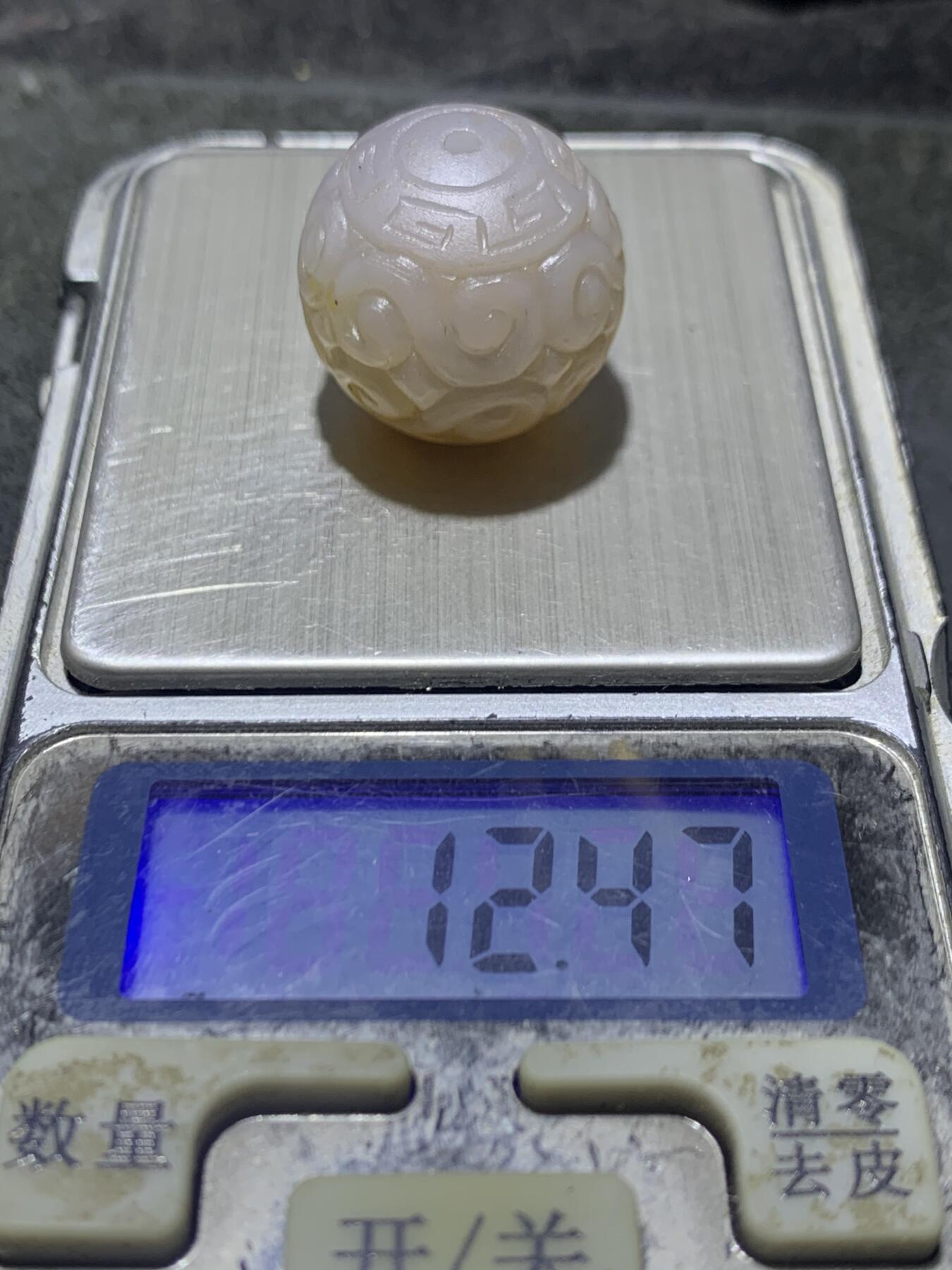 精美亚光蒙料冻料飘鸡油黄战国红玛瑙手工雕刻回纹珠一颗！