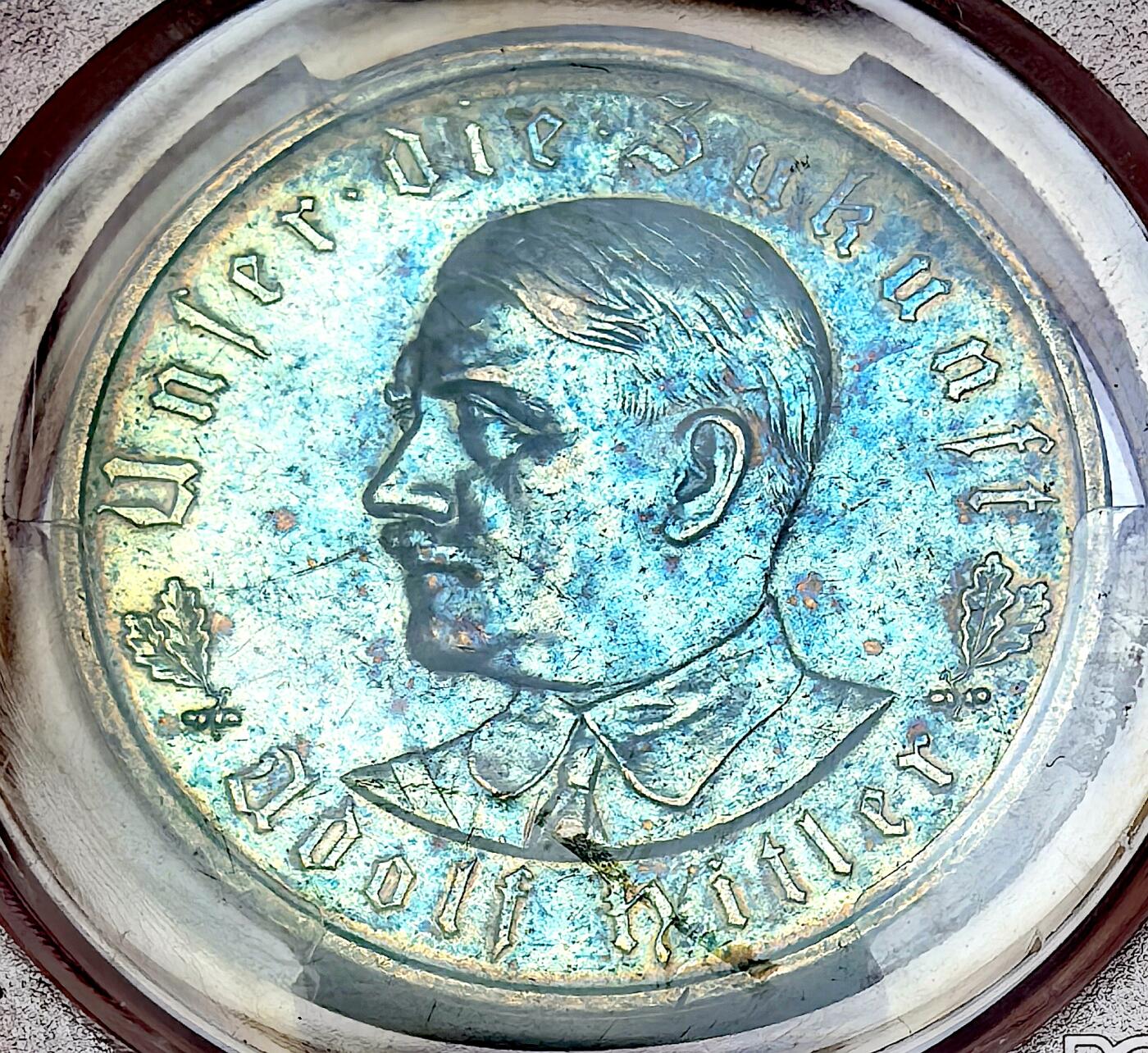 凡希社世界钱币微拍第二百九十期 1933德国元首像挣脱锁链纪念银章PCGS-SP58，孔雀蓝五彩。(视频参考)