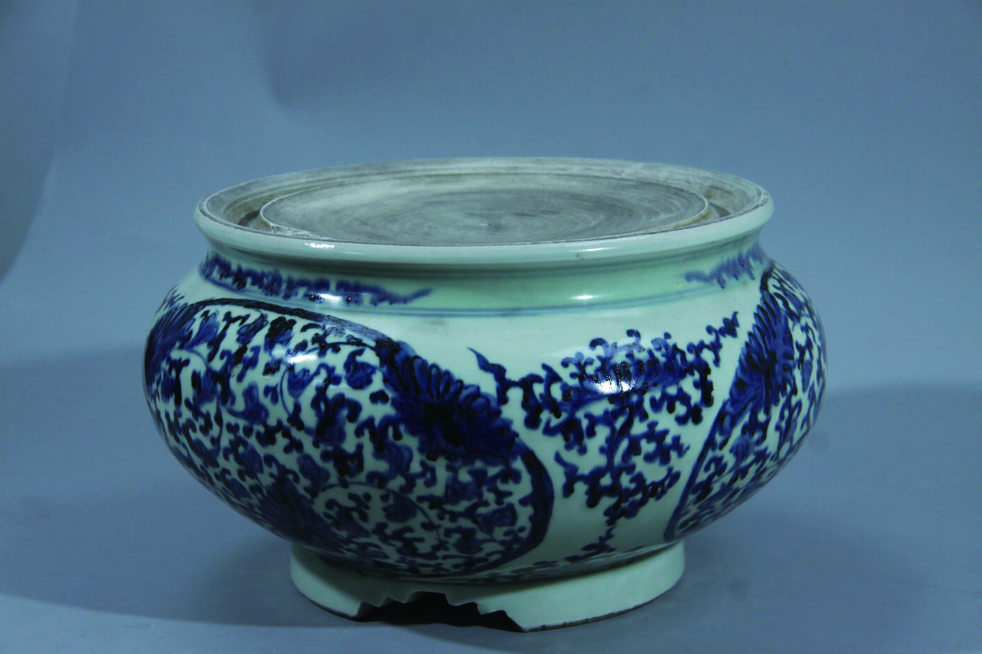 华宇2024年秋季拍卖会 老青花瓷一件，尺寸：30×30×17.5CM