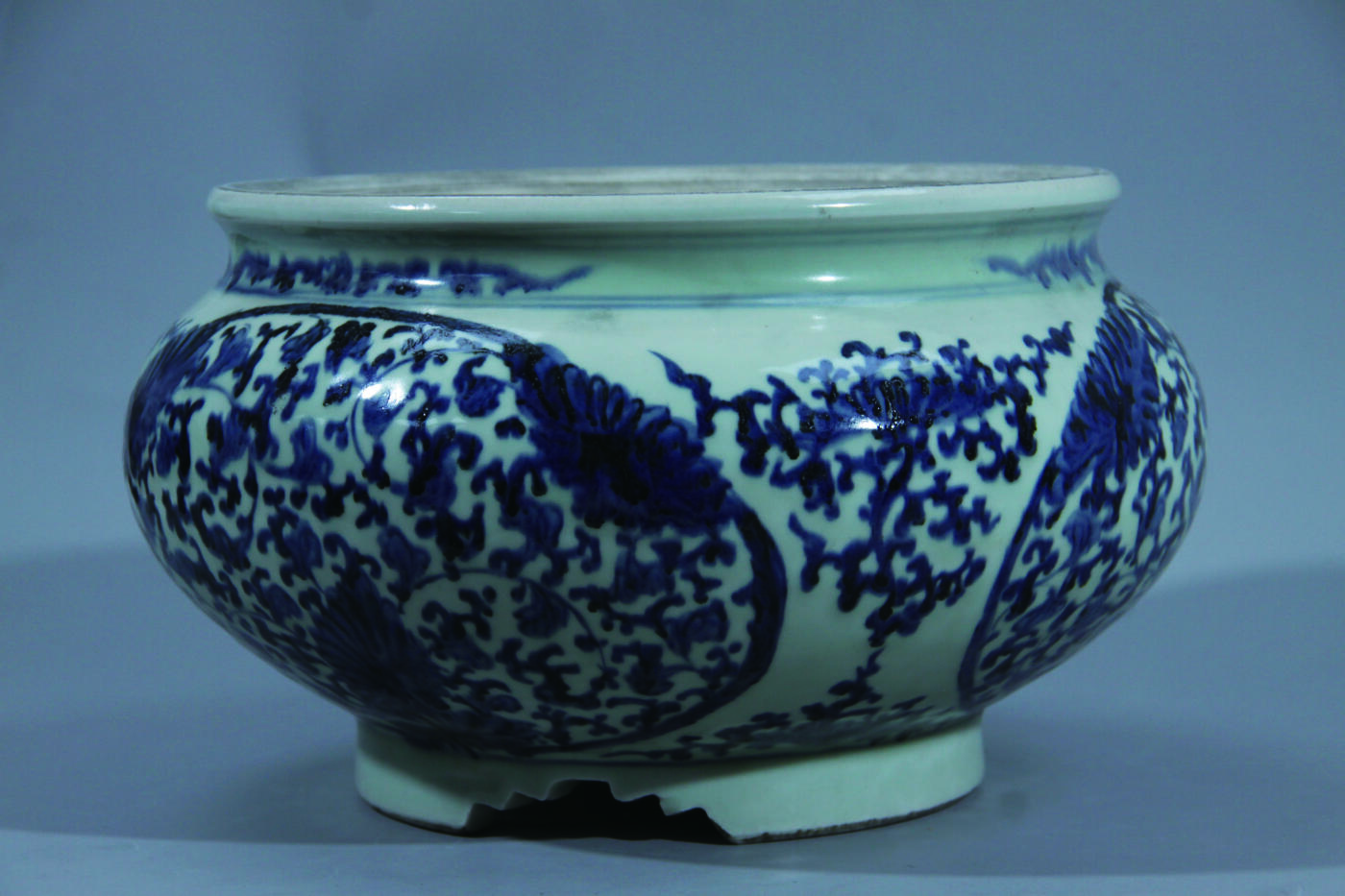 华宇2024年秋季拍卖会 老青花瓷一件，尺寸：30×30×17.5CM