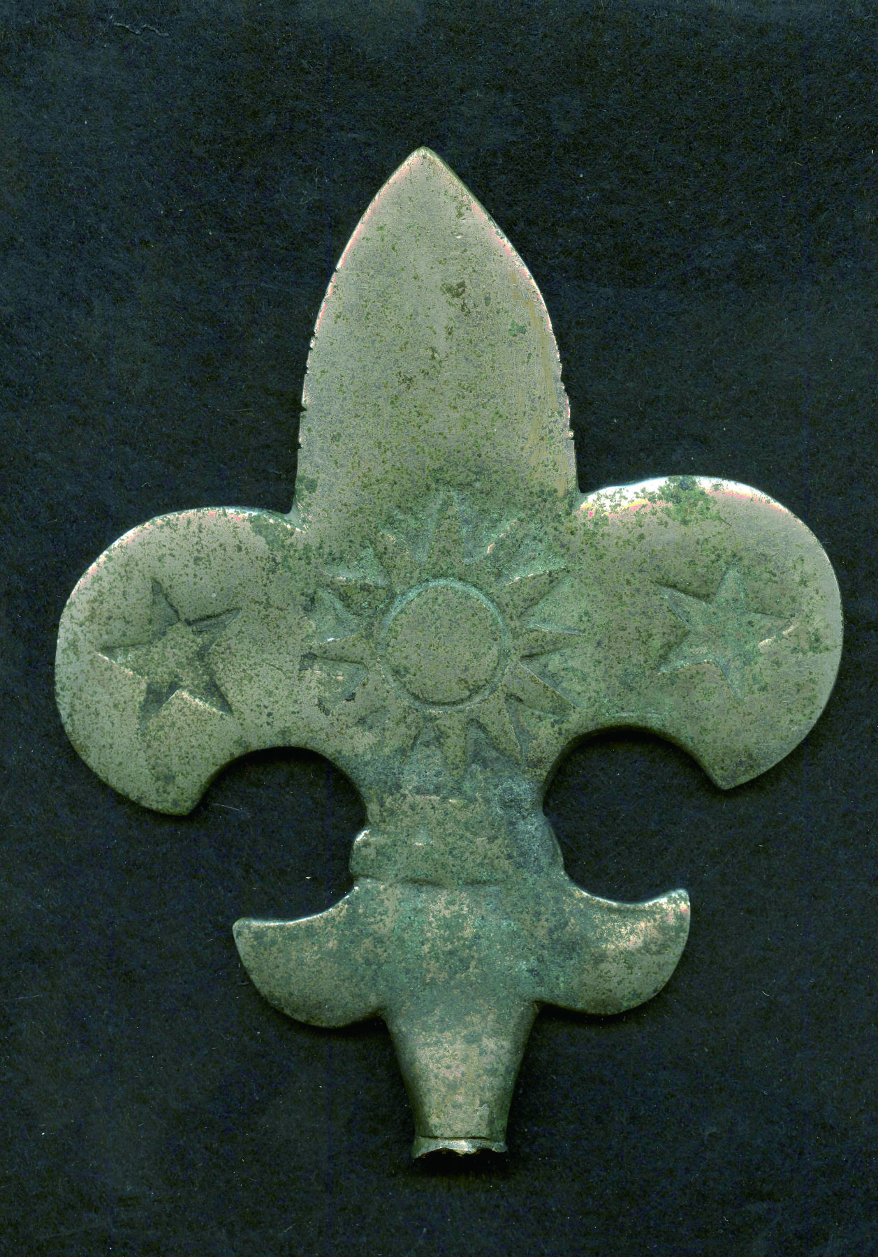 华宇2024年秋季拍卖会 抗战时期童子军军旗大型杆头一件，尺寸：10.5×13CM
