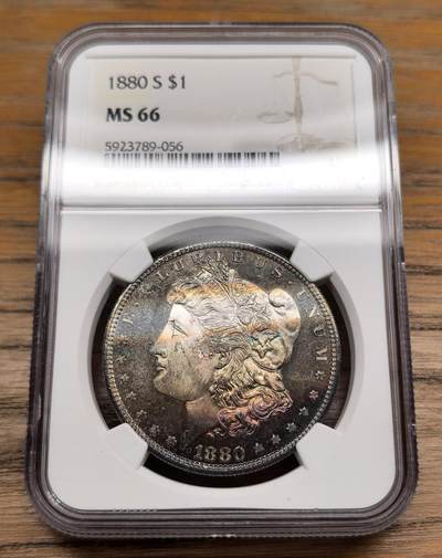 凡希社世界钱币微拍第二百九十期 - 1880S美国摩根壹元NGC-MS66，相当精彩的五彩包浆，让人过目不忘的一枚高分收藏级摩根！(视频参考)