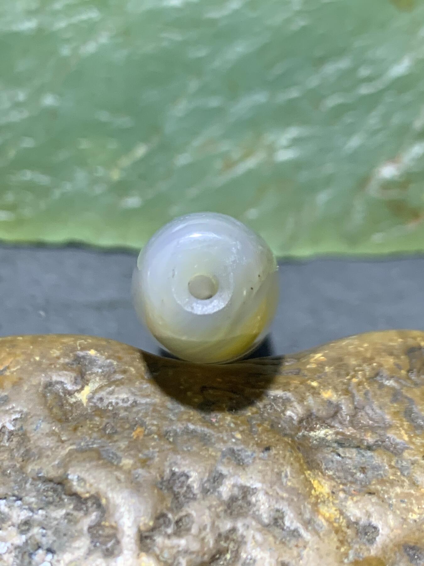 精美亚光高玉化巴西玛瑙手工俏色巧雕义字桶珠一个！