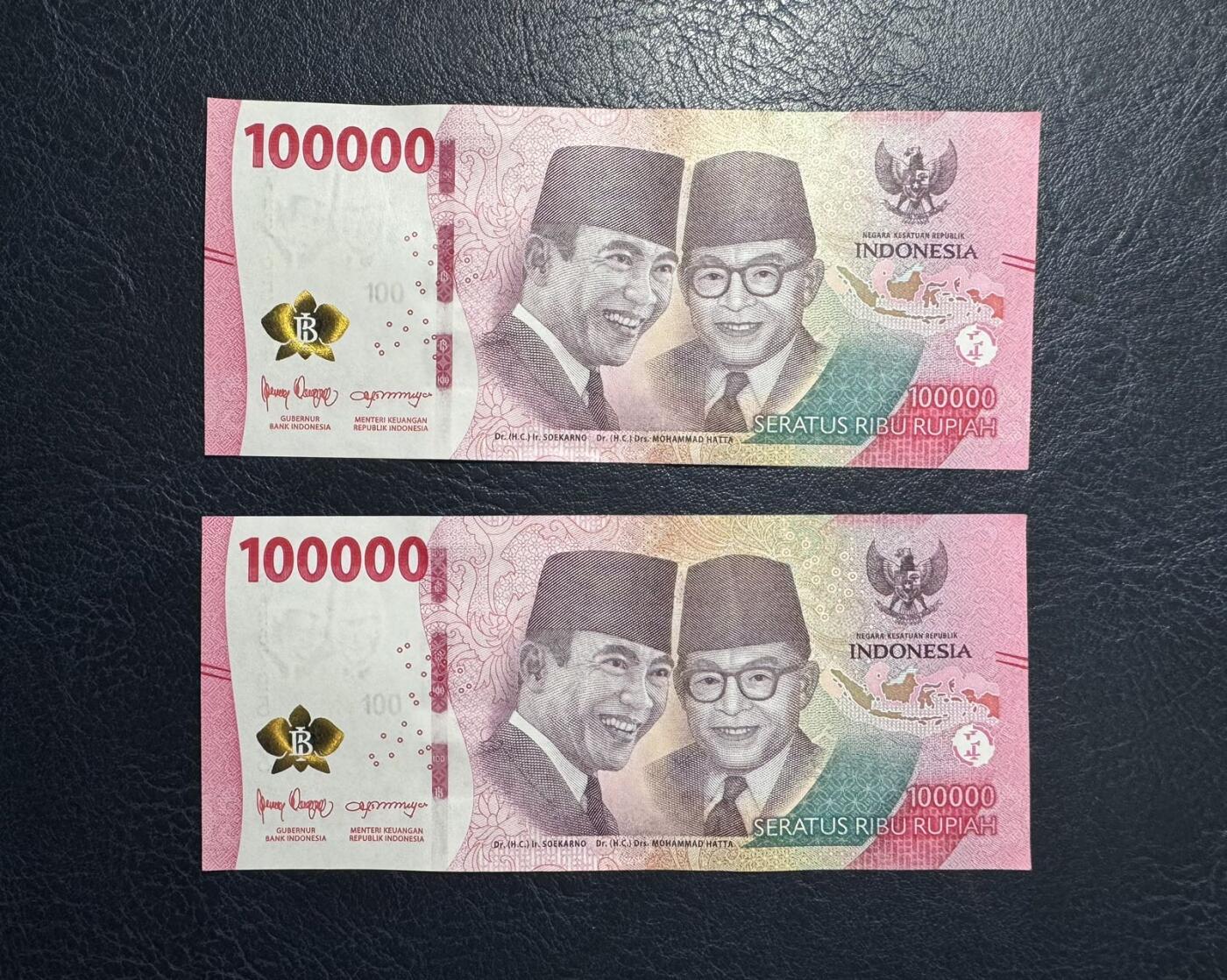 收藏联盟Quantum Auction 第393期拍卖  印度尼西亚2016年100000卢比两连号 品相UNC- 中间有点钞痕